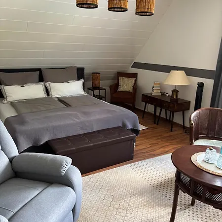 Neu 2 Zi-dg Luxus In Gruener Idylle! Apartman *