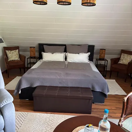 Neu 2 Zi-dg Luxus In Gruener Idylle! Apartman *